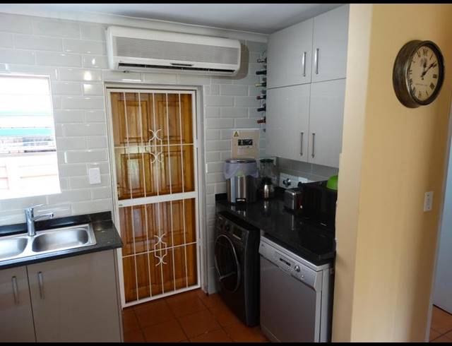 2 BEDROOM TOWNHOUSE FOR SALE IN DIE HOEWES